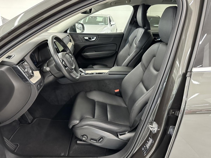 Volvo XC60 B4 AWD INSCRIPTION REZERVACE