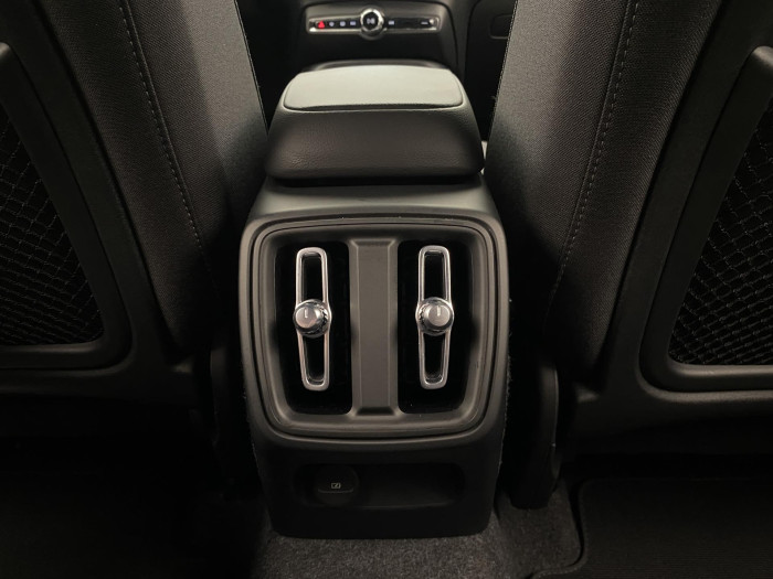 Volvo XC40 B3 DARK PLUS AUT CZ