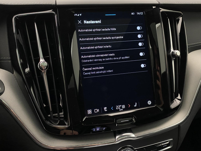 Volvo XC60 B5 AWD R-DESIGN AUT