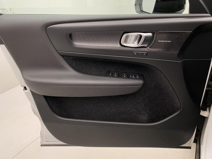 Volvo XC40 D4 AWD R-DESIGN AUT 2.0 d