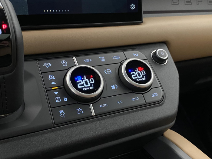 Land Rover Defender 110 D300 X-D HSE REZERVACE 3.0 d d