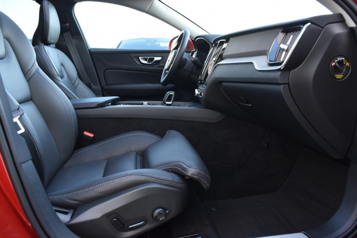 Volvo V60 CC B4 AWD ADVANCED REZERVACE 2.0 CC CC