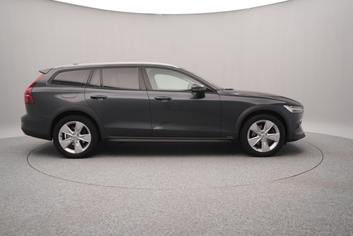 Volvo V60 CC D4 AWD MOMENTUM CZ 1.maj 2.0 d CC CC Momentum