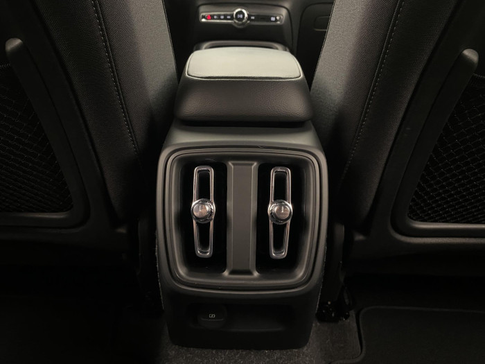 Volvo XC40 B4 MOMENTUM AUT CZ 2.0 Momentum