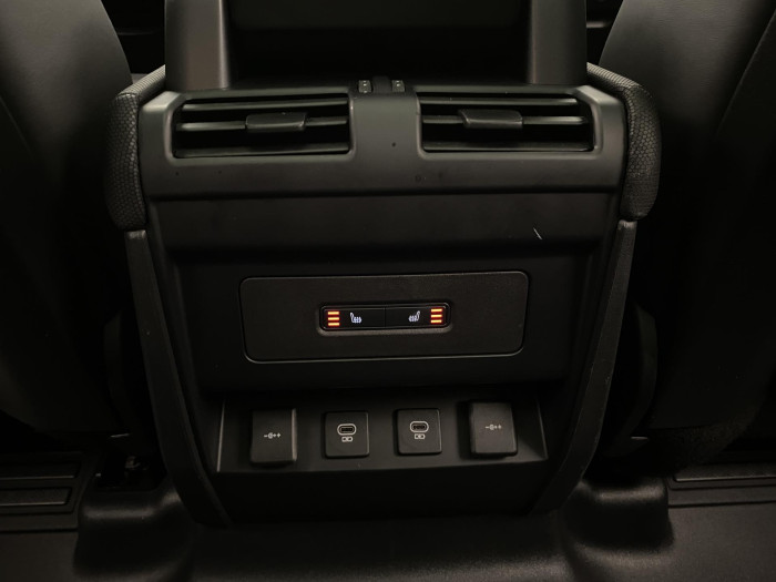 Land Rover Defender 110 P400 HSE AWD REZERVACE