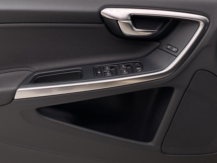 Volvo V60 D5 MOMENTUM 2.4 d Momentum