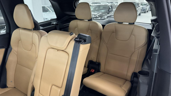 Volvo XC90 T8 AWD INSCRIPTION REZERVACE