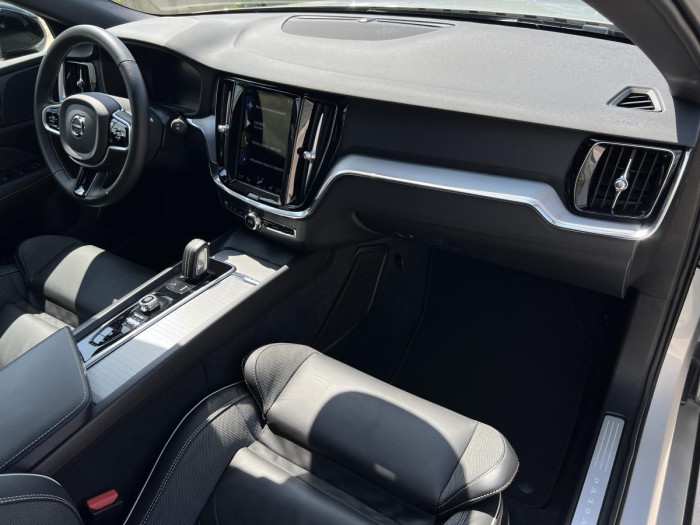 Volvo V60 B4 R-DESIGN Aut 1.maj.