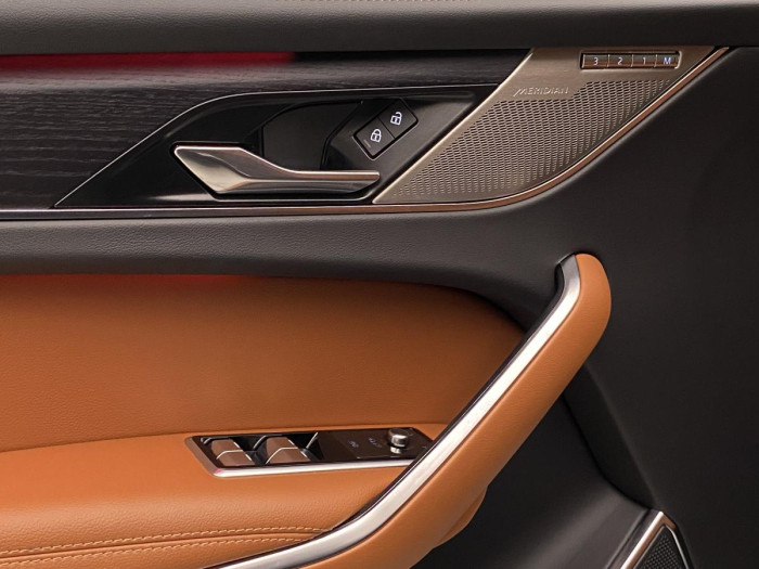 Jaguar F-Pace D200 AWD R-DYNAMIC REZERVACE 2.0 d Dynamic