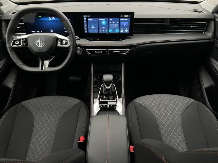 MG HS 1.5 TGI EMOTION 7DCT AUT CZ