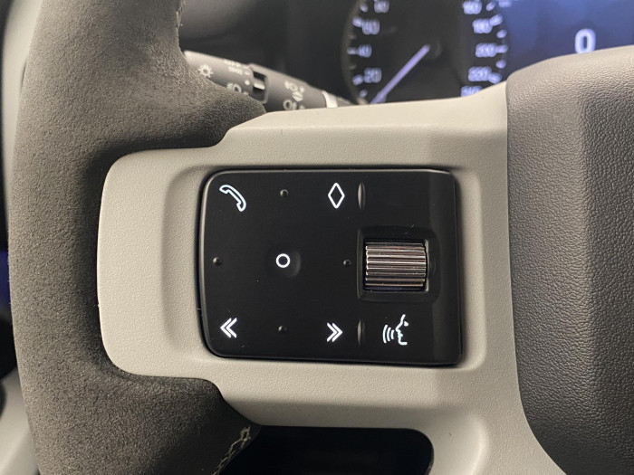 Land Rover Defender 110 D250 SE AWD AUT REZERVACE 3.0 d SE