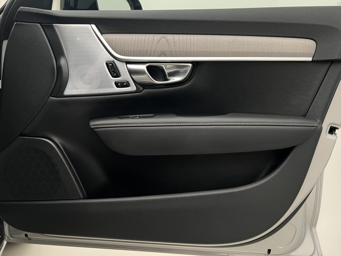 Volvo V90 T6 AWD RECHARGE PLUS DARK AUT