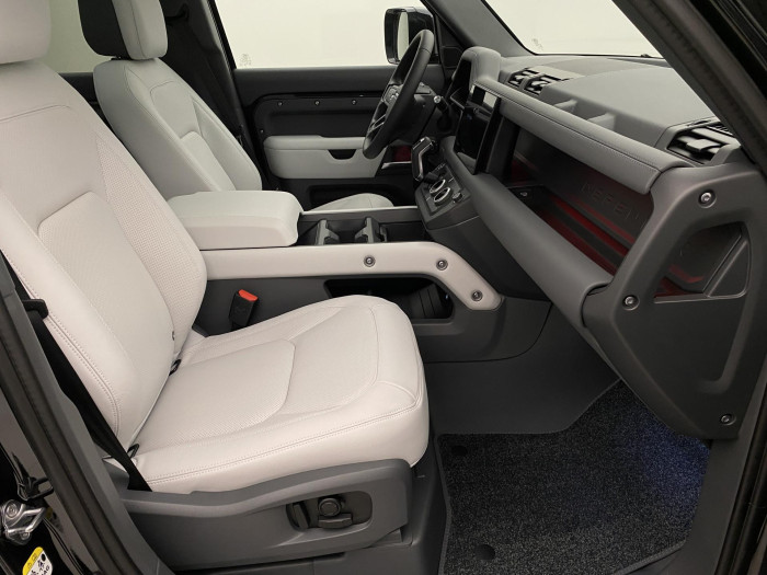 Land Rover Defender 110 D300 X-D HSE REZERVACE 3.0 d d