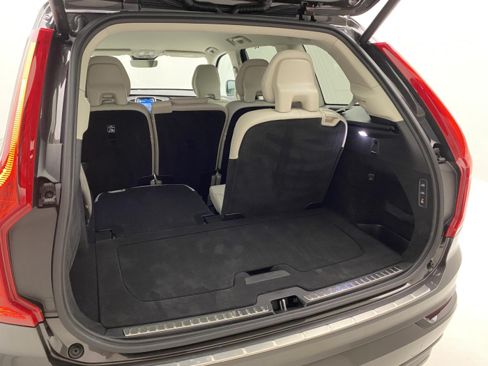 Volvo XC90 T8 AWD RECHARGE DARK REZERVACE