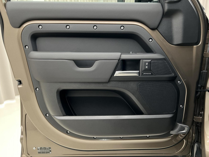 Land Rover Defender 110 D250 X-DYNAMIC SE AWD Aut 3.0 d Dynamic SE