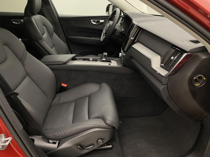 Volvo XC60 B4 AWD PLUS DARK AUT CZ 1.maj.