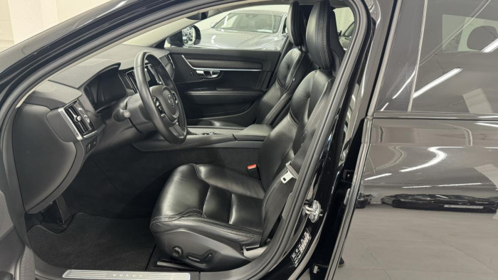 Volvo V90 CROSS COUNTRY T5 REZERVACE