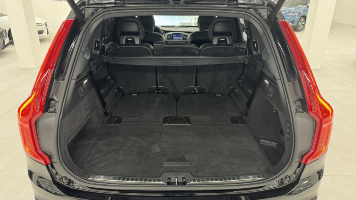 Volvo XC90 B5 AWD ULTIMATE DARK REZERVACE