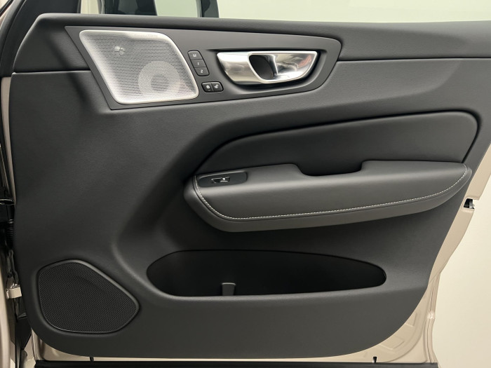 Volvo XC60 T6 AWD RECHARGE ULTRA DARK CZ