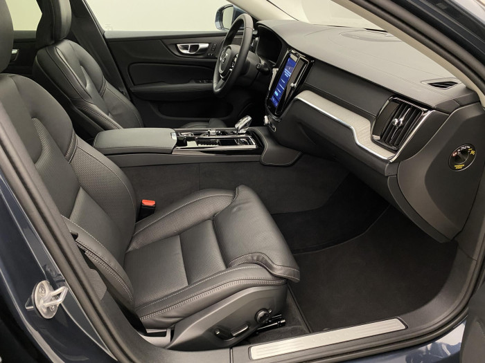 Volvo V60 T8 AWD PLUG-IN BRIGHT ULTRA CZ