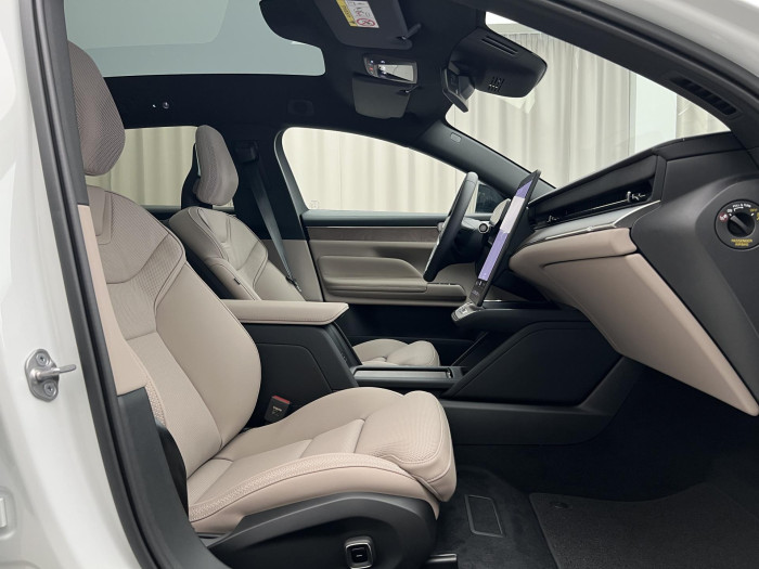 Volvo ES90 PURE ELECTRIC ULTRA