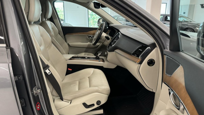 Volvo XC90 D5 AWD MOMENTUM AUT 2.0 d Momentum