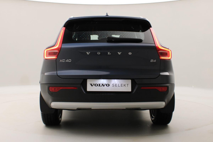 Volvo XC40 B4 MOMENTUM AUT REZERVACE 2.0 Momentum