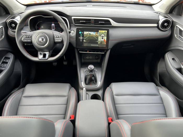 MG ZS ELEGANCE - ZIMNÍ PNEU ZDARMA* 1.0 Elegance