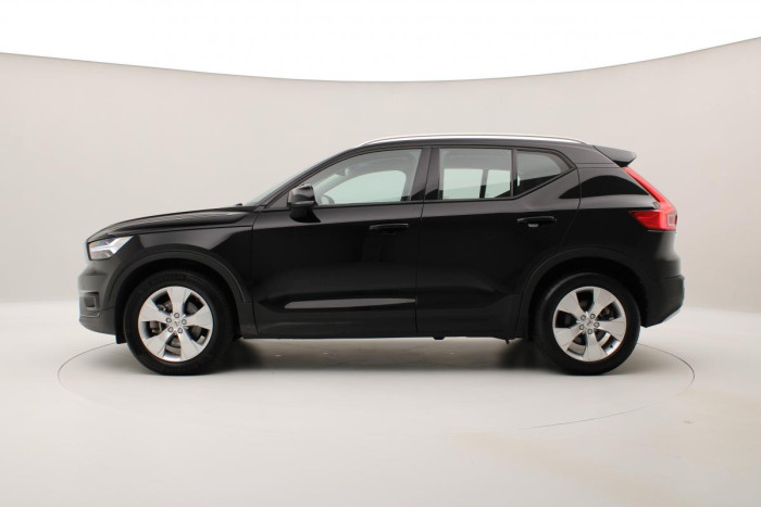 Volvo XC40 B4 AWD MOMENTUM AUT REZERVACE 2.0 Momentum