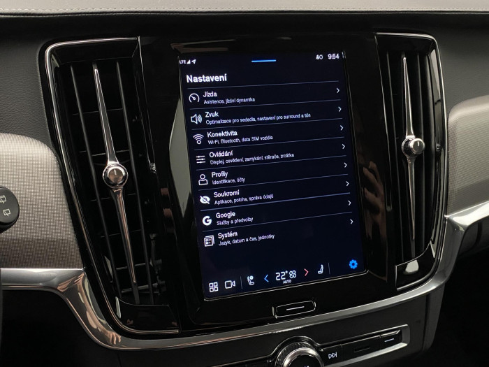 Volvo V90 CC B4 AWD PLUS AUT CZ 1.maj