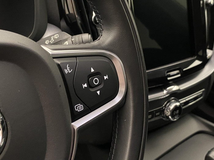 Volvo XC60 B4 AWD MOMENTUM AUT 2.0 Momentum