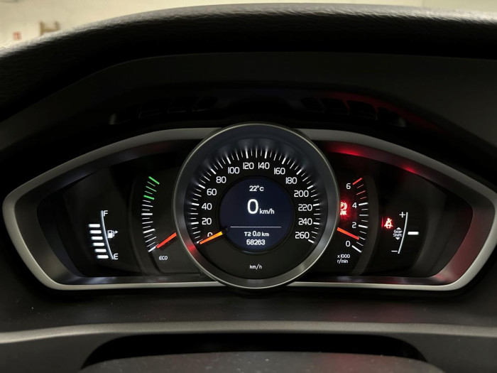 Volvo V40 D2 BLACK EDITION REZERVACE 2.0 d Edition