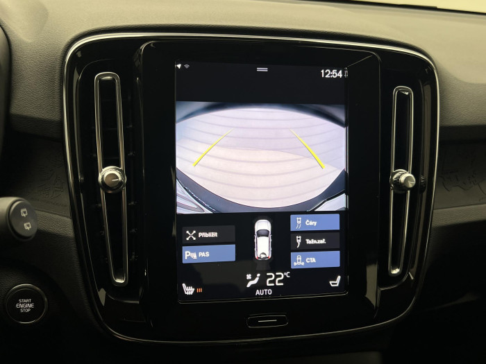 Volvo XC40 D4 AWD MOMENTUM PRO AUT CZ 2.0 d Momentum