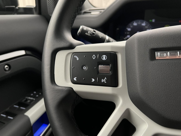 Land Rover Defender 110 D300 X-DYNAMIC 3.0 d Dynamic