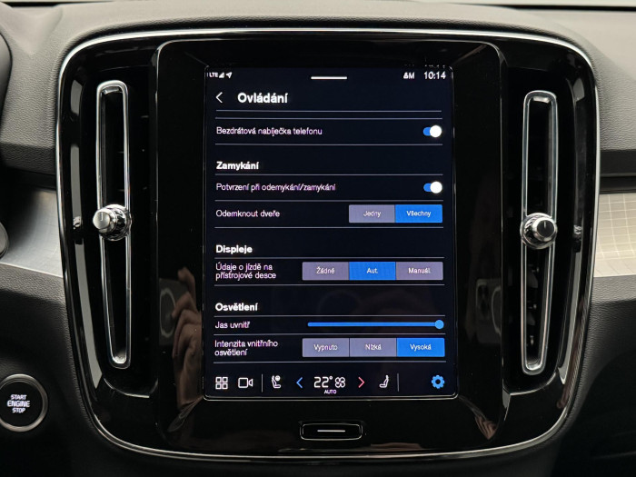 Volvo XC40 B3 PLUS DARK AUT CZ 1.maj