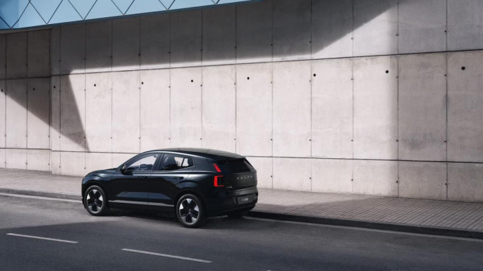 Volvo EX30 PURE ELECTRIC CORE RWD