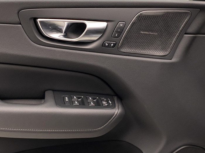 Volvo XC60 B5 AWD DARK PLUS AUT