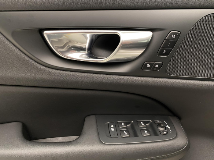 Volvo V60 B4 DARK PLUS AUT CZ