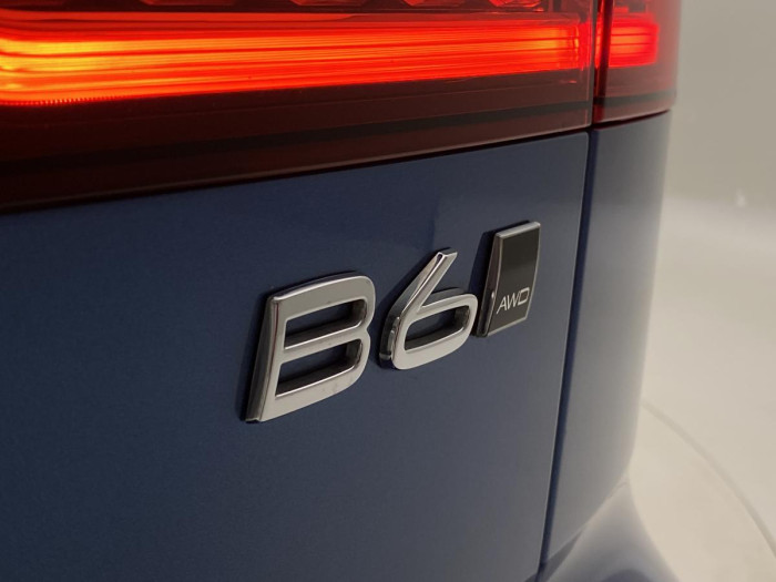 Volvo V60 B6 AWD R-DESIGN AUT REZERVACE