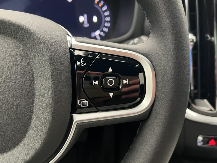 Volvo V60 B4 DARK PLUS