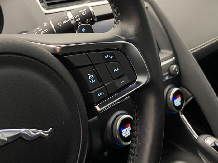 Jaguar E-Pace AWD R-DYNAMIC SE REZERVACE 2.0 Dynamic SE