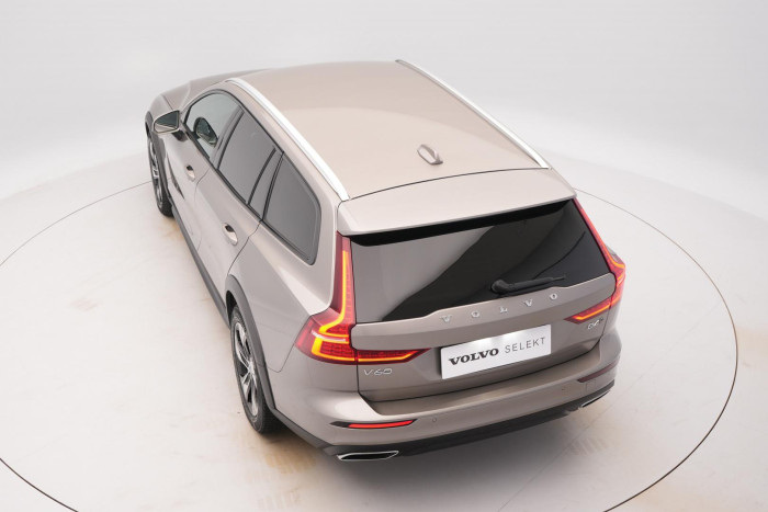 Volvo V60 CC B4 AWD PRO AUT REZERVACE 2.0 CC CC