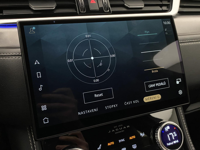 Jaguar F-Pace D300 R-DYNAMIC SE REZERVACE 3.0 d Dynamic SE