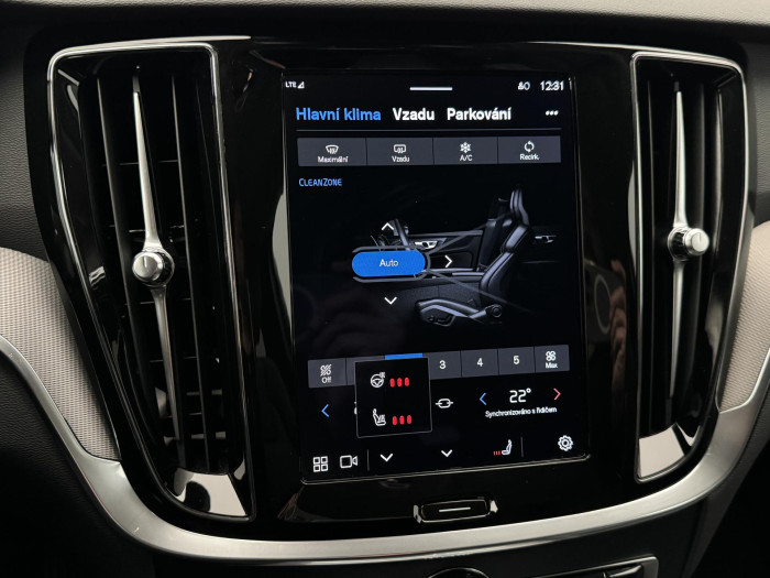 Volvo V60 CC B5 AWD PLUS AUT 1.maj.