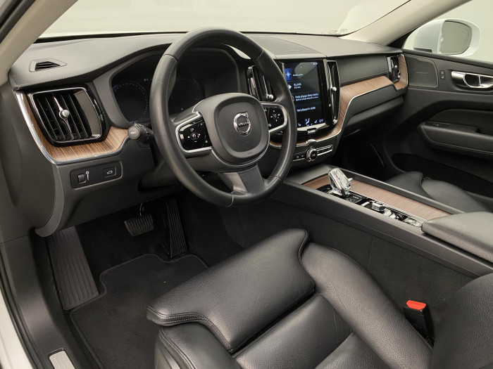 Volvo XC60 B4 AWD INSCRIPTION REZERVACE