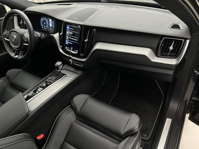 Volvo XC60 T4 R-DESIGN AUT