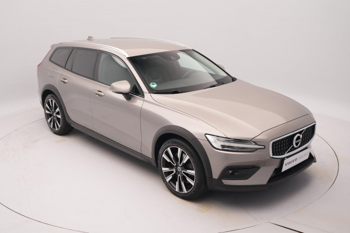Volvo V60 CC D4 AWD MOMENTUM REZERVACE 2.0 d CC CC Momentum