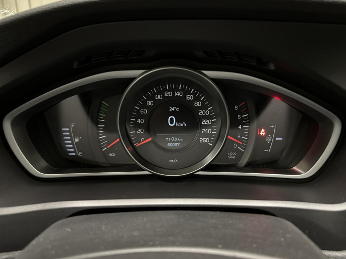 Volvo V40 T2 BLACK EDITION REZERVACE 2.0 Edition