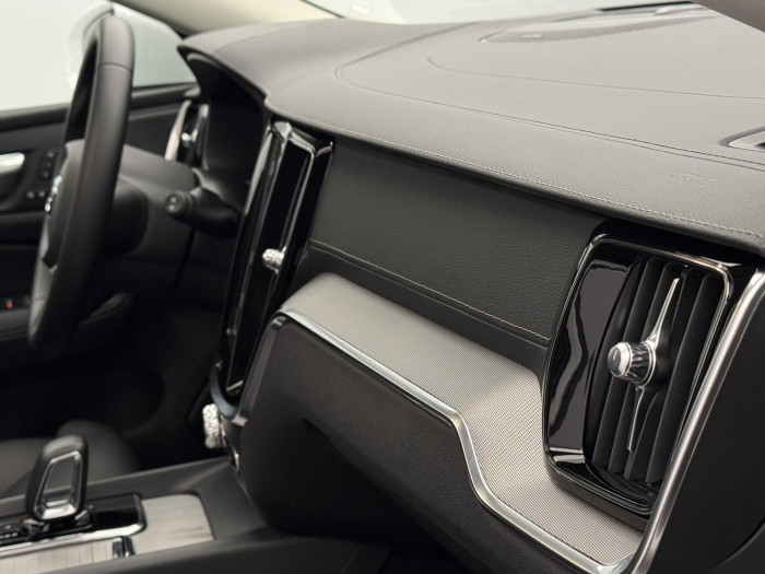 Volvo V60 CC B4 AWD ULTIMATE REZERVACE 2.0 CC CC