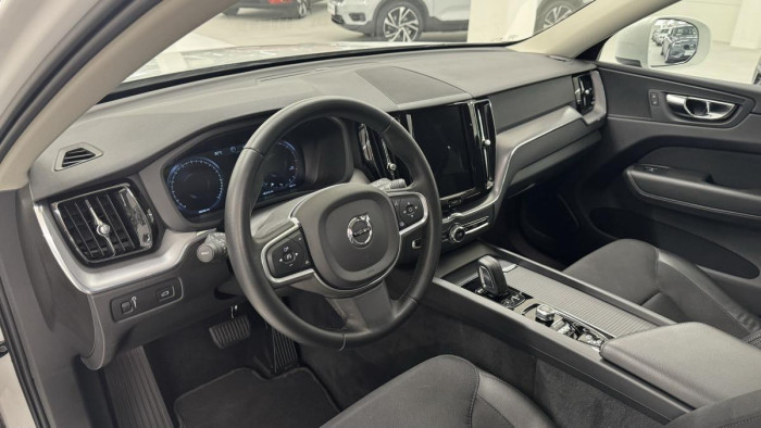 Volvo XC60 B4 AWD MOMENTUM REZERVACE 2.0 Momentum